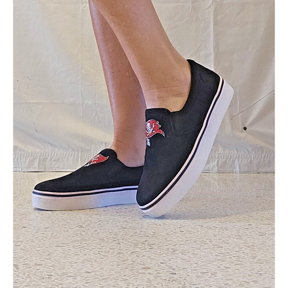Tampa Bay‎ Buccaneers Women's Black Slip On Sneakers Sz 8 Rhinestones NFL RARE! - Picture 5 of 10
